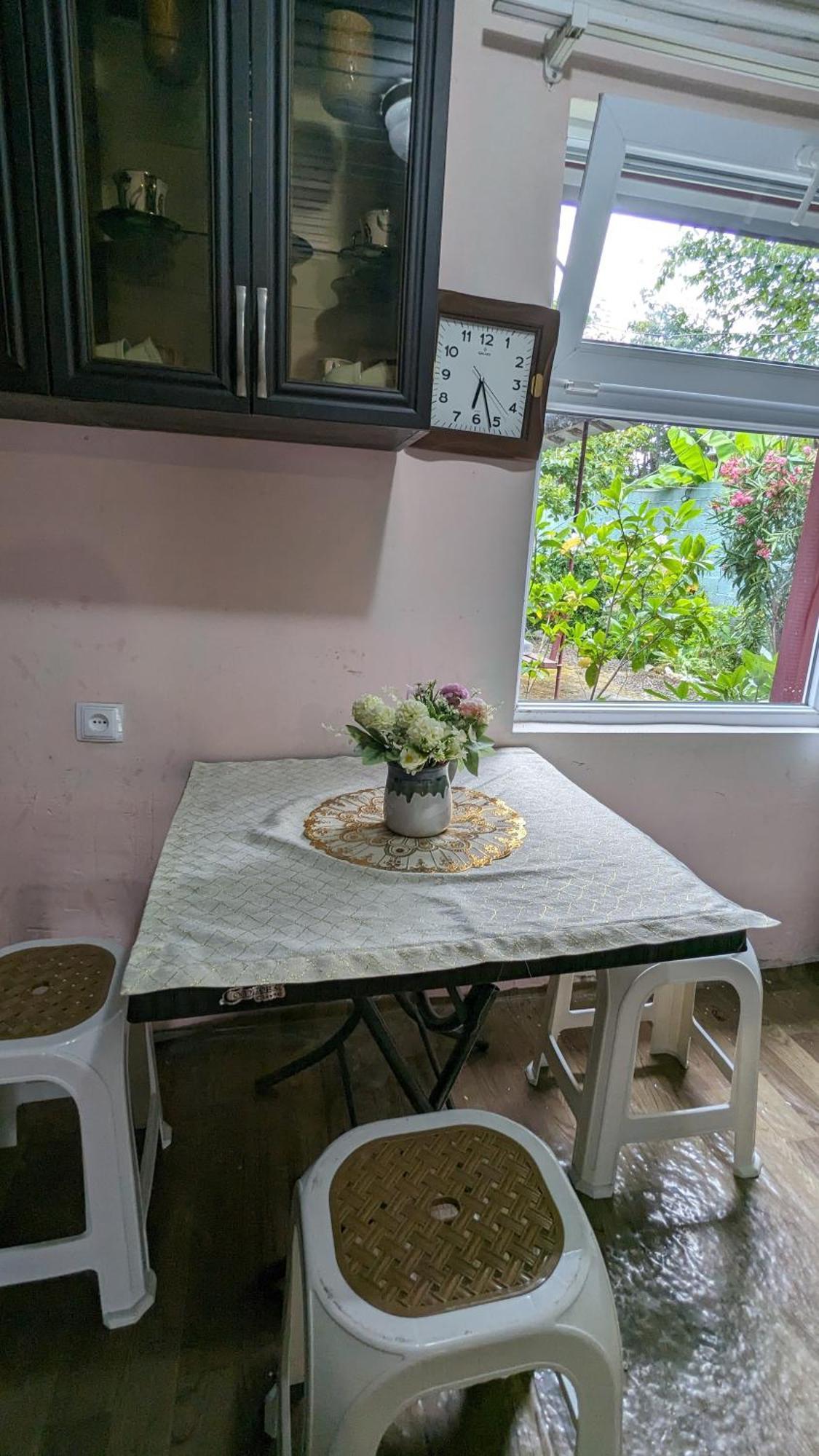 Mano'S Guest House Кобулети Экстерьер фото