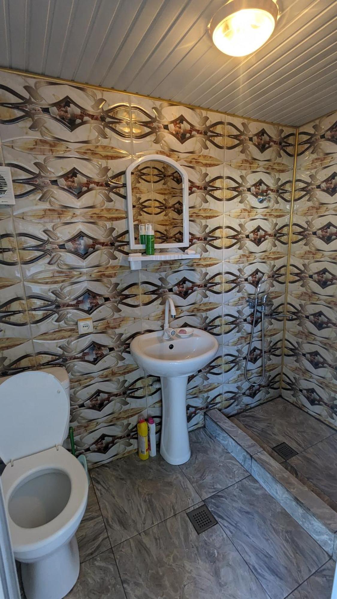 Mano'S Guest House Кобулети Экстерьер фото