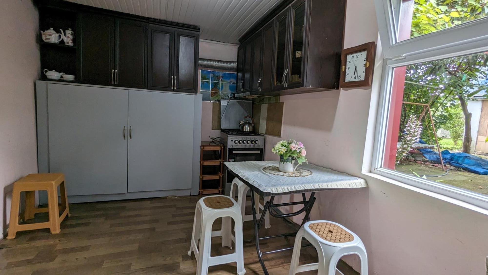 Mano'S Guest House Кобулети Экстерьер фото