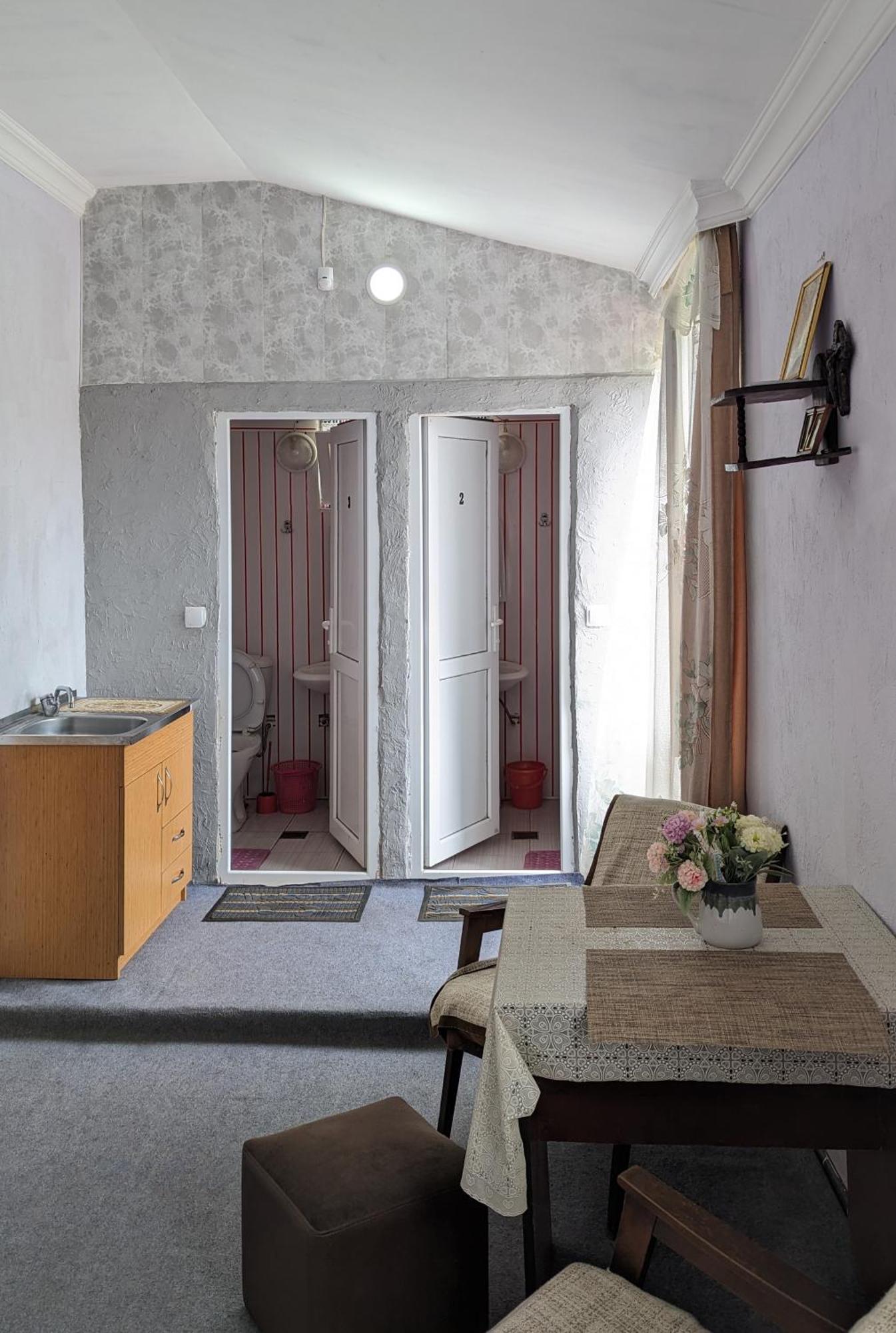 Mano'S Guest House Кобулети Экстерьер фото